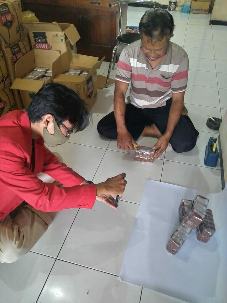 STRATEGI PEMASARAN GUNA MENINGKATKAN PENJUALAN PRODUK UMKM SAMBEL PECEL