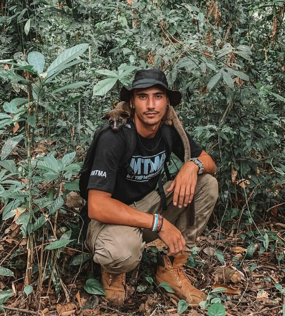 Inspirasi OOTD Vincent Verhaag, Tetap Modis Walau Pakai T-shirt