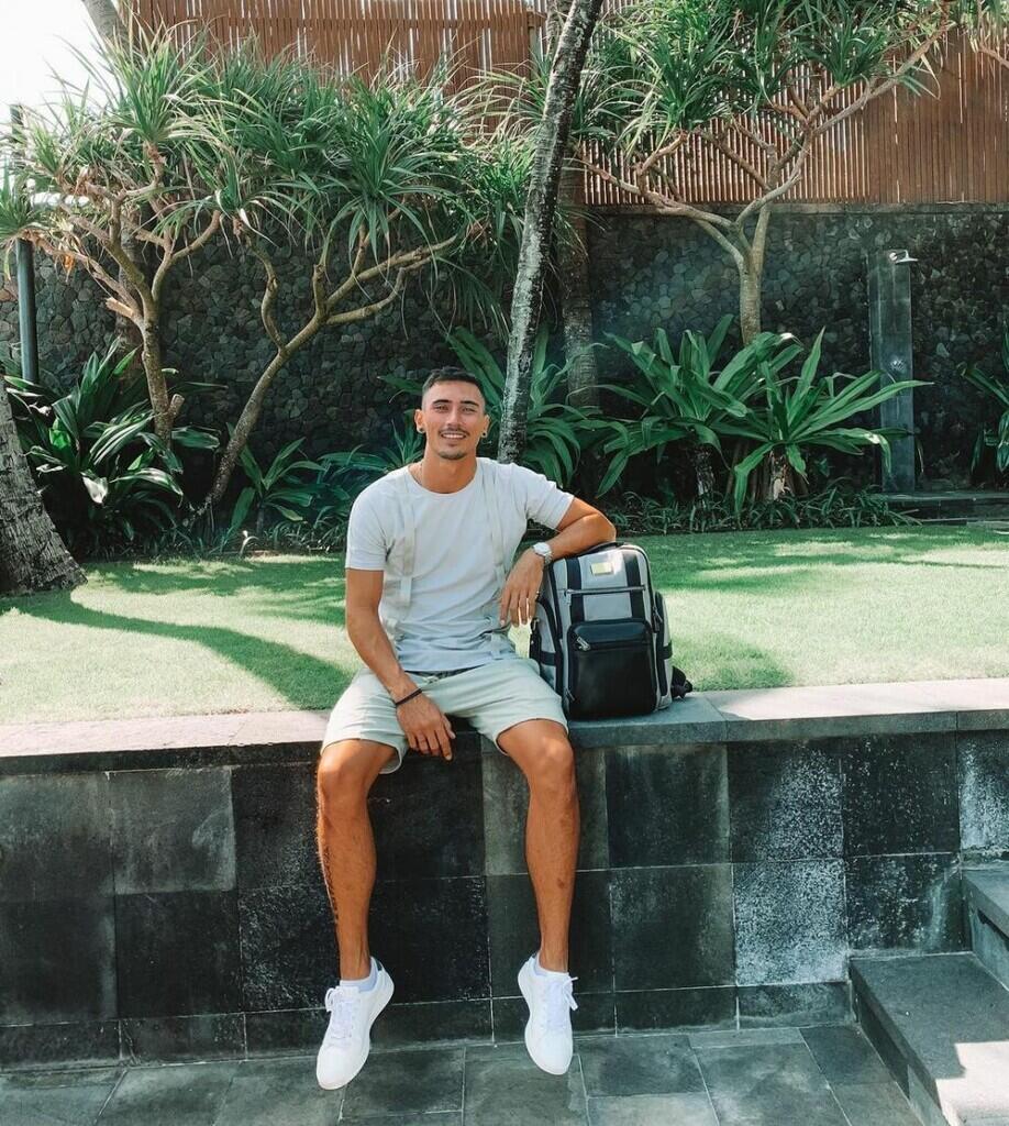 Inspirasi OOTD Vincent Verhaag, Tetap Modis Walau Pakai T-shirt