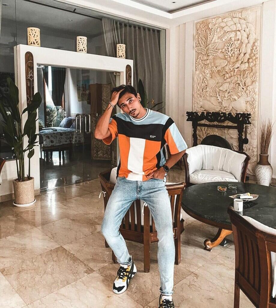 Inspirasi OOTD Vincent Verhaag, Tetap Modis Walau Pakai T-shirt