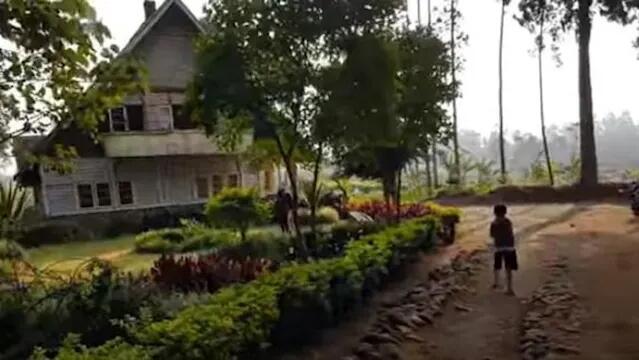 Tak Hanya Rumah Angker, Pengabdi Setan 2 Juga Hadirkan Kuburan Misterius
