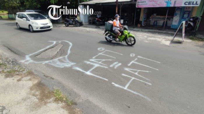 Kesal Jalan Rusak Tak Diperbaiki, Warga Gambar Burung di Jalan Juwiring Klaten