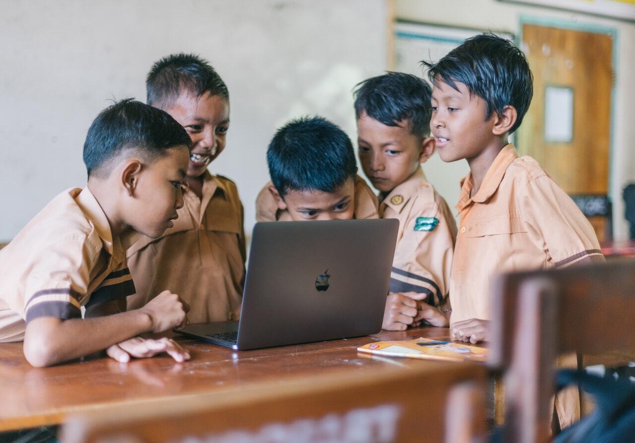 Sistem Pendidikan Indonesia yang Aneh dan Tidak Manusiawi