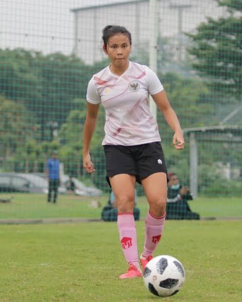 Shalika Aurelia Viandrisa, Bermain Di Roma CF Italia, Banggakan Timnas Indonesia