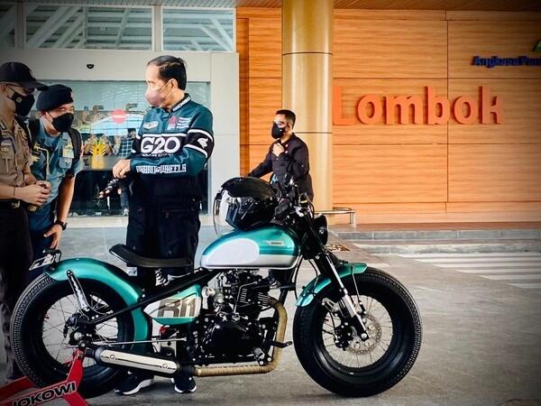 Gaya Jokowi Jajal Bypass BIL-Mandalika: Pakai Jaket G20-Motor RI 1 Custom