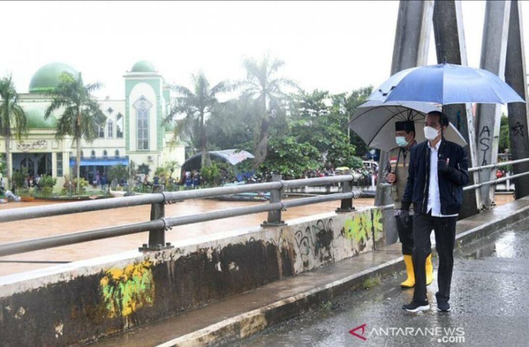 Banjir di Pengaron Banjar, Warga Dievakuasi dari Atap Rumah 