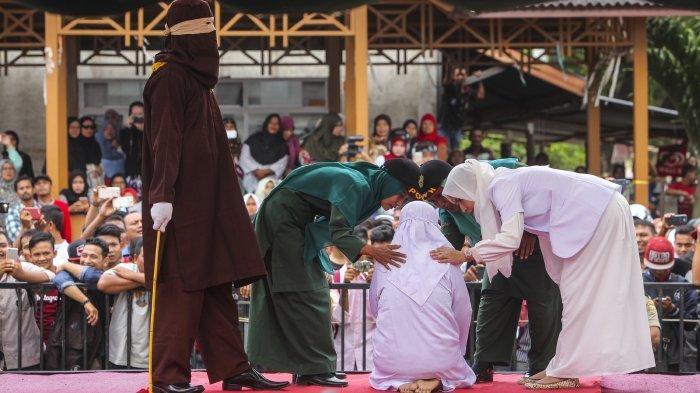 Tertangkap Berzina di Aceh Timur, Hukuman Cambuk si Perempuan 100x dan si Pria 15x