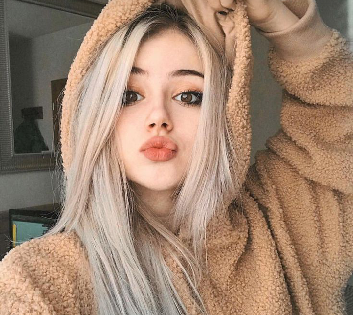 Kira kira cantikan mana ? Pose Terbaik 2022