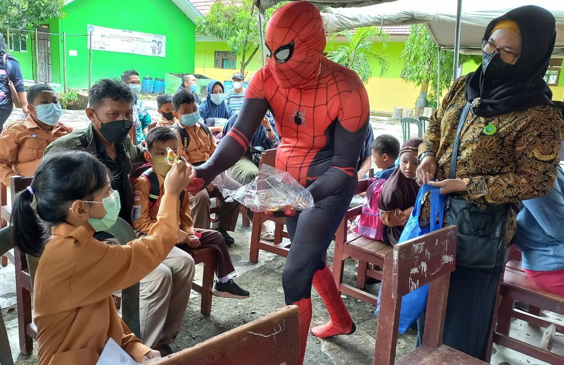 Wah! Anggota Dewan Banjarbaru Rela Berkostum Spiderman