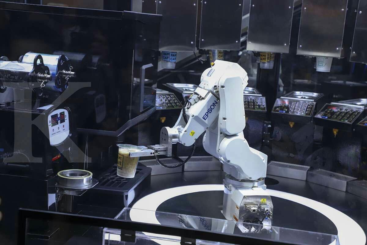 Luncurkan Teknologi Canggih, Family Mart hadirkan Booth Robot Barista di Jakarta