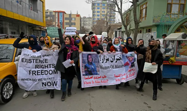 Taliban Menggunakan Pepper-Spray Kepada Demonstran Wanita Di Kabul