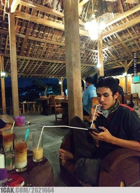 Kaum Rebahan, Ini 10 Potret Nyeleneh Orang Mager Tiada Lawan