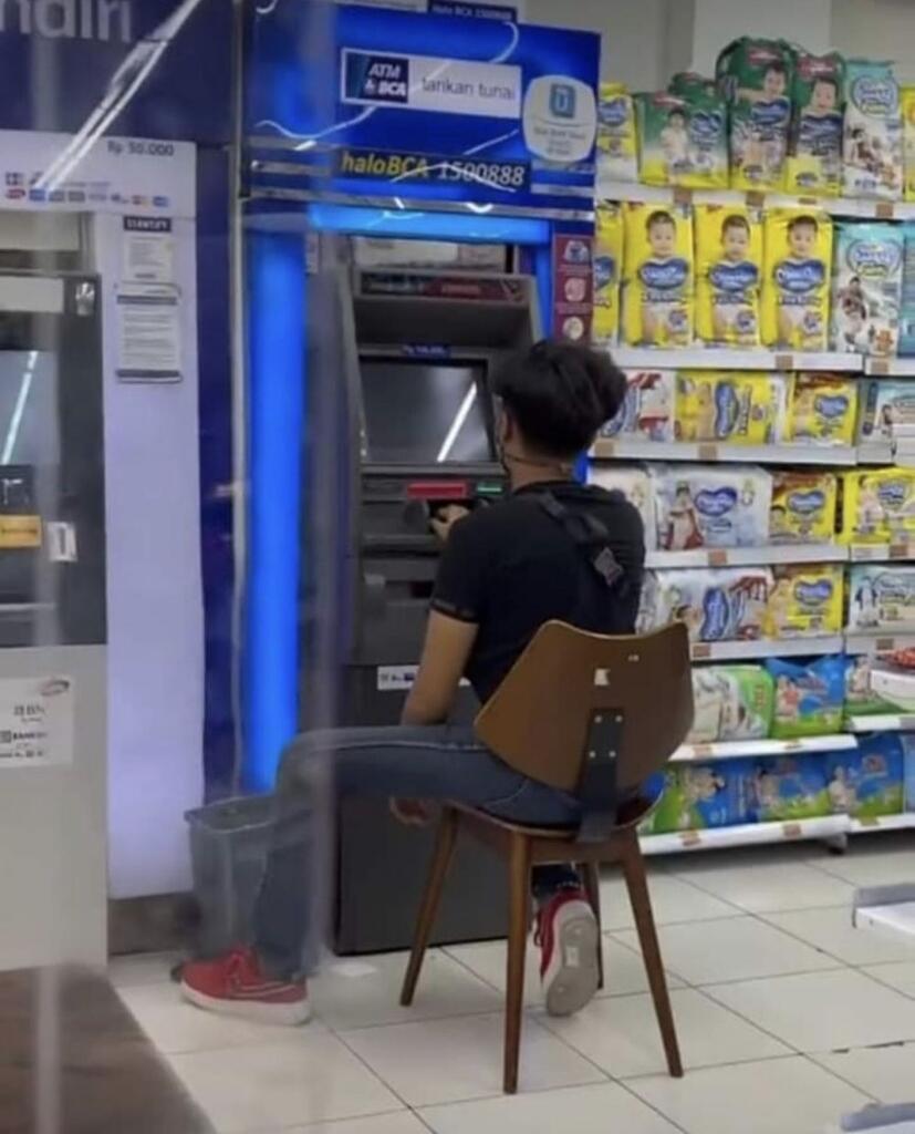 Kaum Rebahan, Ini 10 Potret Nyeleneh Orang Mager Tiada Lawan