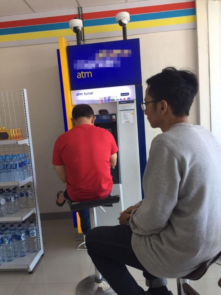 Kaum Rebahan, Ini 10 Potret Nyeleneh Orang Mager Tiada Lawan