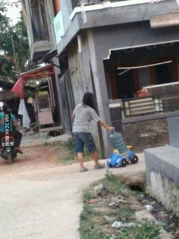 Kaum Rebahan, Ini 10 Potret Nyeleneh Orang Mager Tiada Lawan