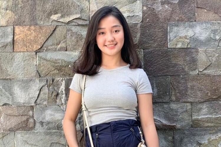 Wanita-wanita Cantik yg Mendadak Terkenal karena Hal Receh Wanita-wanita Cantik yg Mendadak Terkenal karena Hal Receh