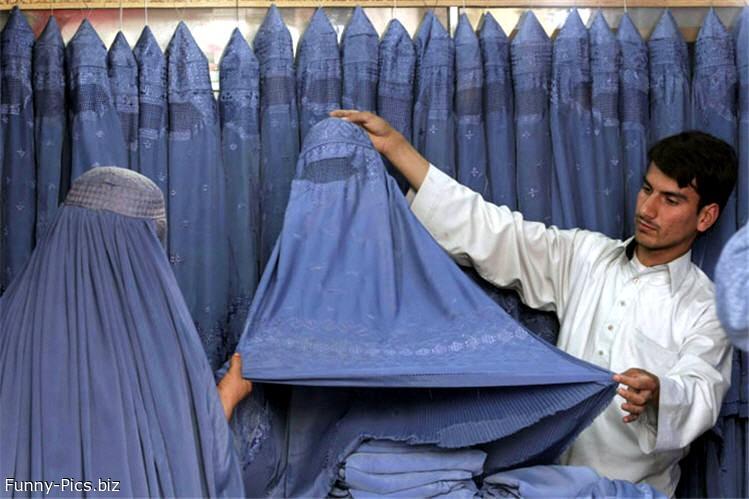 Taliban Ancam Menembak Wanita LSM Afghanistan Jika Tidak Mengenakan Burqa