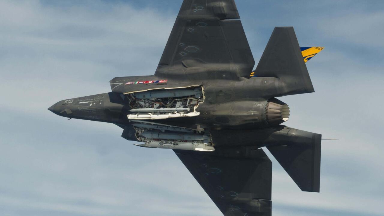Celaka Lagi ! | F-35C Jatuh ke Laut Setelah Menabrak Dek Penerbangan USS Carl Vinson