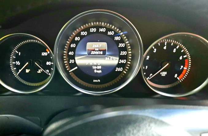 Kepincut Meminang Mercedes-Benz Eks Taksi? Perhatikan Bagian-bagian Ini