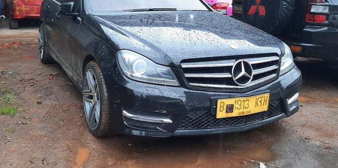 Kepincut Meminang Mercedes-Benz Eks Taksi? Perhatikan Bagian-bagian Ini