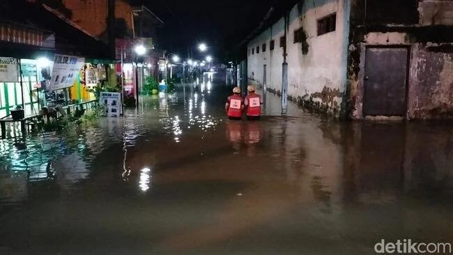 Solo Dikepung Banjir, walkot Gibran Cari Solusi, Sebut Banjir Kiriman dari Boyolali