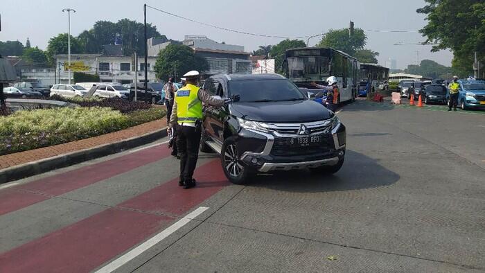 Polri: Mobil Pelat ‘Dewa’ Tak Kebal Hukum! Bisa Didenda-Pidana Kurungan