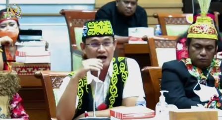 Masyarakat Kalimantan ‘Monyet’, Aliansi Borneo Bersatu Tuntut Edy Mulyadi Sidang Adat
