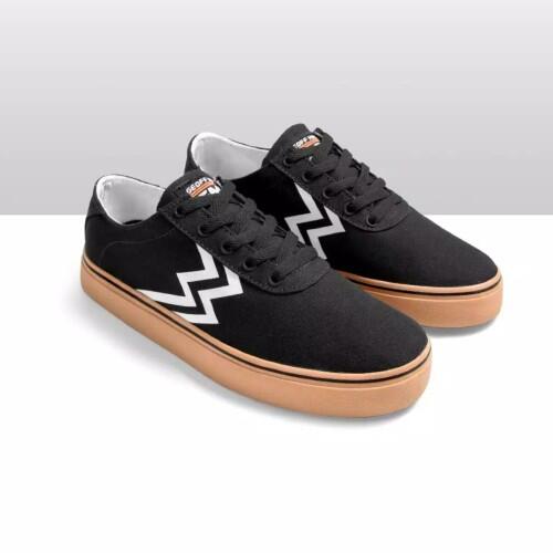 Rekomendasi Sepatu Sneaker Lokal Terbaik