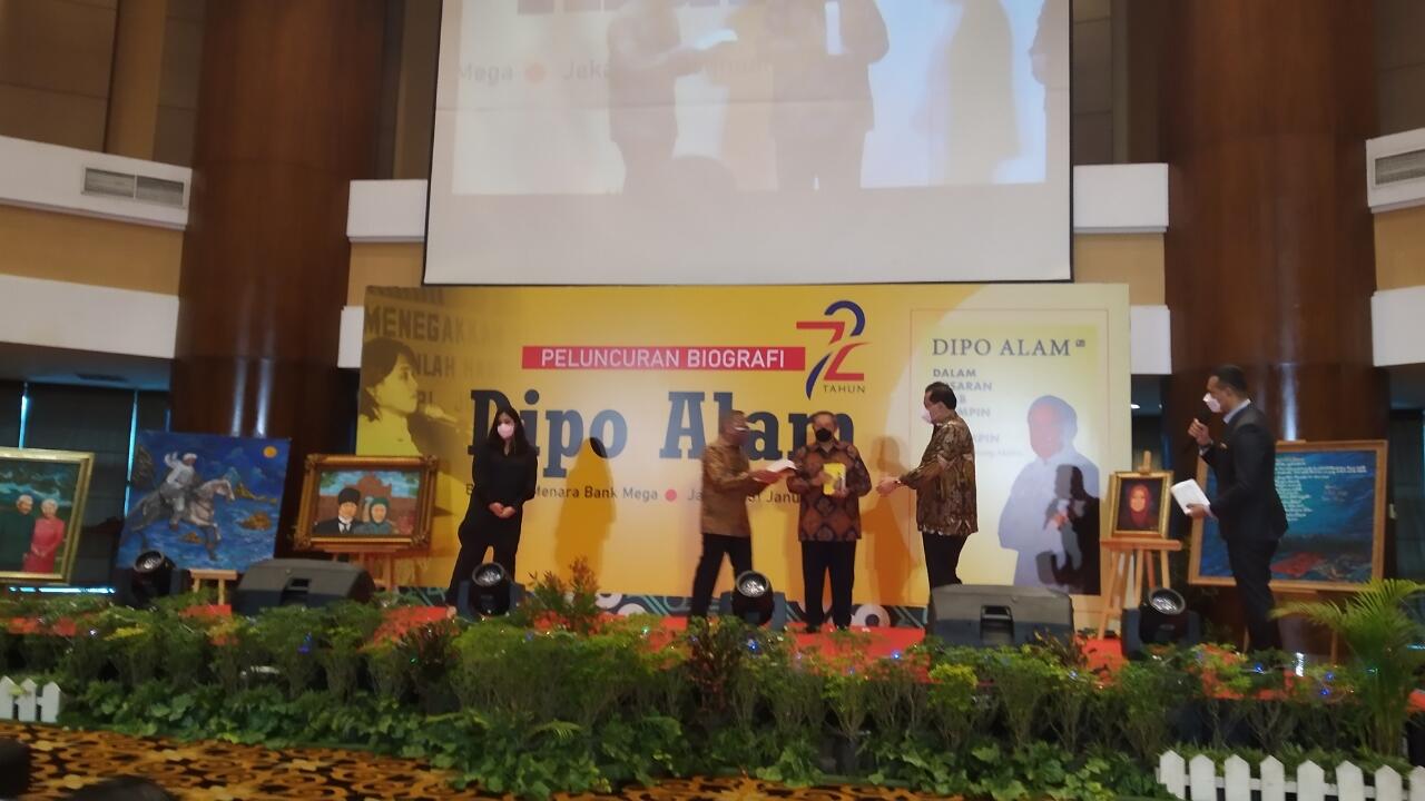 Peluncuran Biografi DIPO ALAM Dengan Judul "Dalam Pusaran Adab Dipimpin & Memimpin"