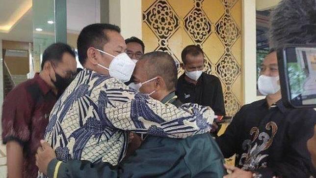 Setelah 24 Tahun Menanti, Gaji Guru Honorer Selama 2 Tahun Ini Akhirnya Dibayar