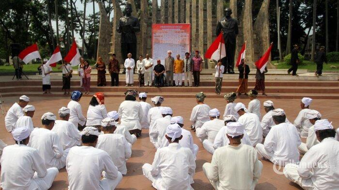 Anut Sunda Wiwitan, Suami Dewi Kanti Berstatus Bujang di Kantornya