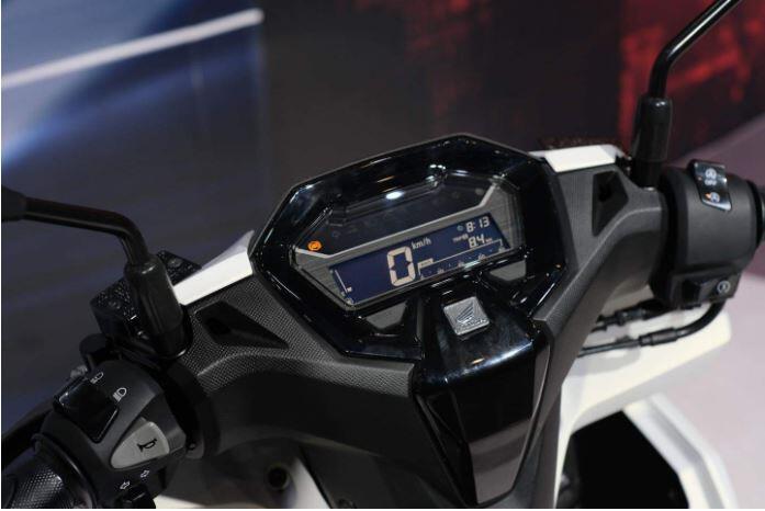 Woww menarik nih!!! New Vario 160 Sudah meluncur gan, siap di SPK 