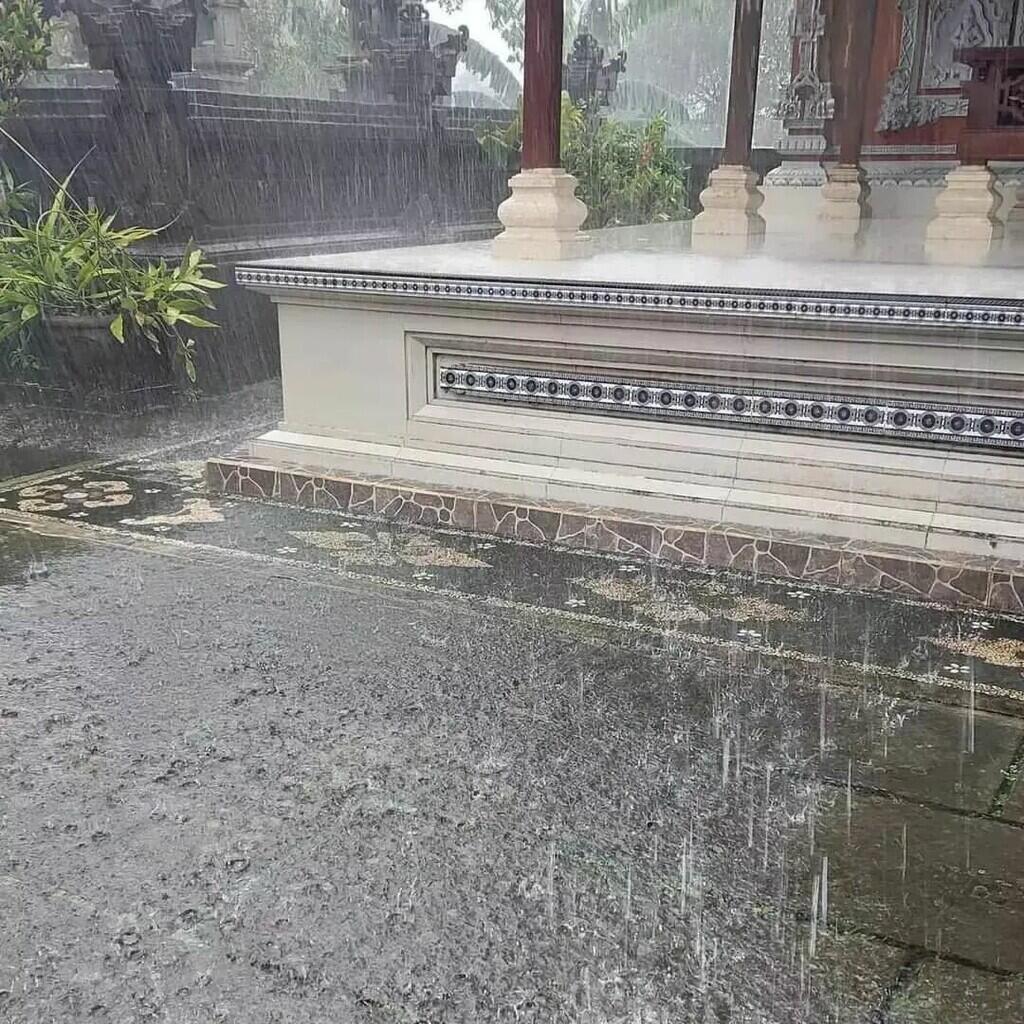 FENOMENA HUJAN ES DI KINTAMANI - BALI