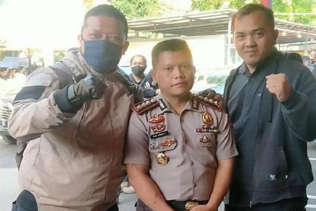 7 Anggota Polisi Diamankan Warga, Selamat Hari Kebalikan!