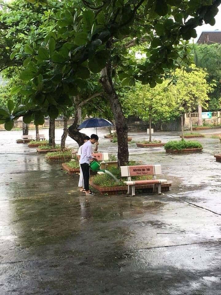 Tak Kalah dari Siswa-Siswi Indonesia, Begini Absurdnya Pelajar dan Guru di Vietnam