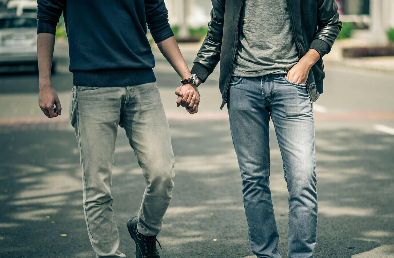 Waduh, Pria yang Memiliki Kakak Laki Lebih Mungkin Menjadi Gay