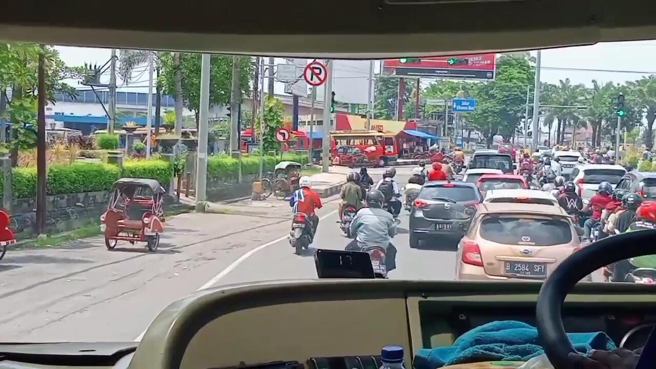 Menikmati Hijaunya Hutan Sampai Kemacetan Jalan, Pergi ke Solo Bersama Sugeng Rahayu