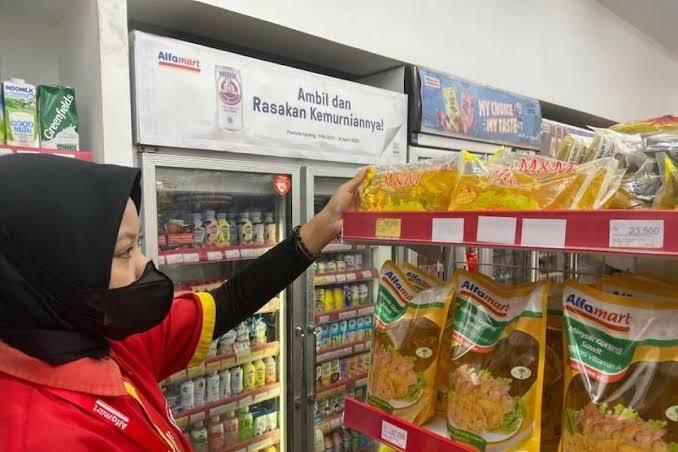 "Kata Kasir Harus Belanja Rp 500.000 biar Bisa Beli Minyak Goreng"