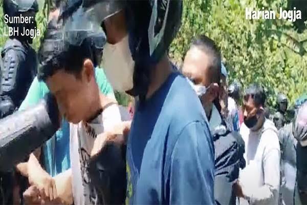 Polisi Kepung Desa hingga Tangkapi Warga Wadas , Ganjar Harus Bertanggungjawab!