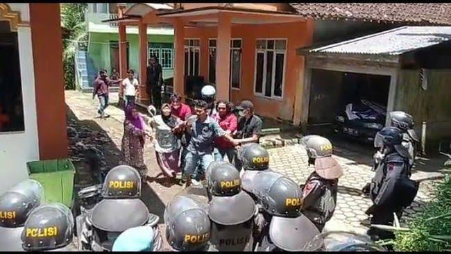 Polisi Kepung Desa hingga Tangkapi Warga Wadas , Ganjar Harus Bertanggungjawab!