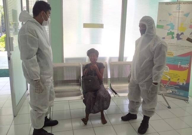 Satpol PP Padang Selamatkan ODGJ ke RSJ HB Saanin