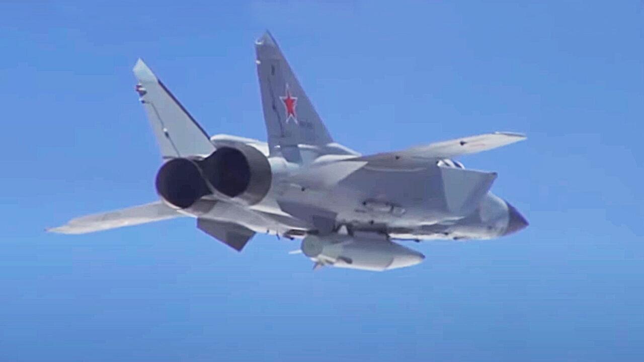 MiG-31 Foxhound yang Dilengkapi Rudal Hipersonik Kinzhal Merapat ke Kaliningrad