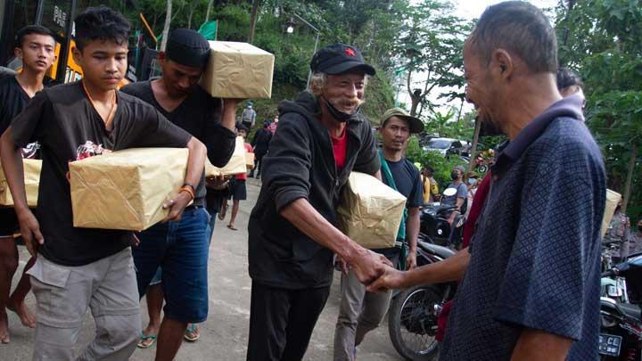 Momen Pembebasan 64 Warga Wadas yang Sempat Ditangkap Polisi