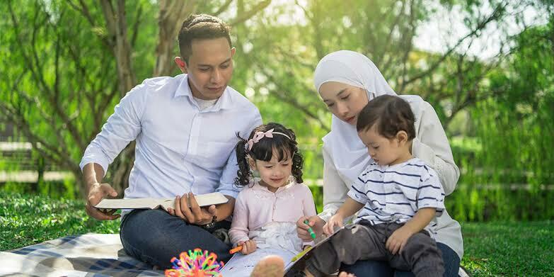 Menjadi Orang Tua Hebat dalam Mendidik Anak