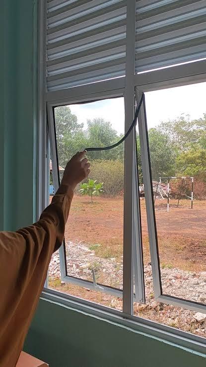 Kenapa Jendela Kelas Di Sekolah, Sering Tidak Ada Kacanya?