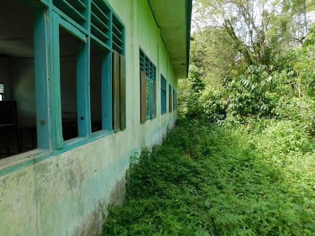 Kenapa Jendela Kelas Di Sekolah, Sering Tidak Ada Kacanya?