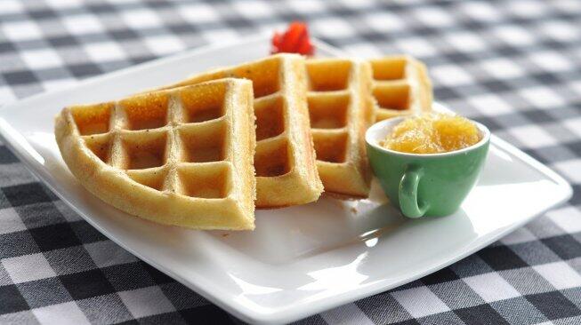 Murah Meriah! Kakek Ini Jual Wafel Seharga Rp2.000, Cita Rasa Nggak Kalah Premium