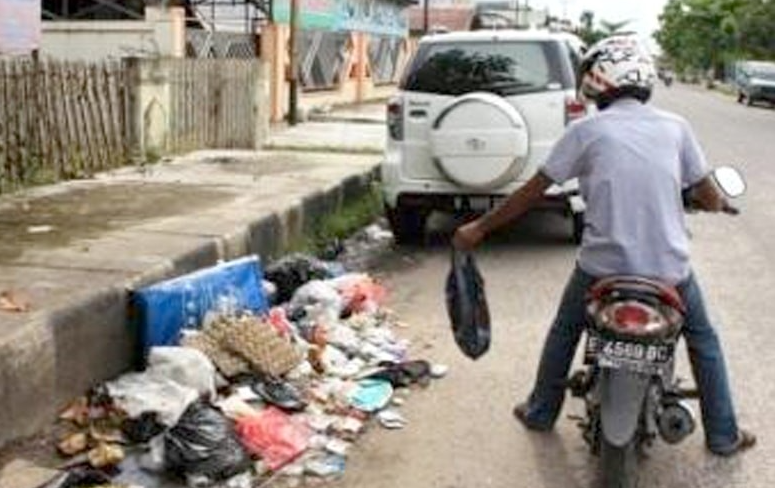 Kelakuan Jenius, Kreatif, Usil, dan Sikap Tanggungjawab Satpam Ini Bikin Ngakak 🤣