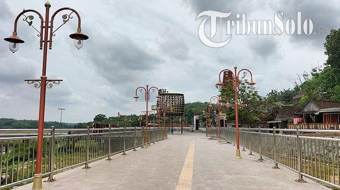 Pengunjung Gunung Kemukus Capai Ribuan saat Malam Jumat, Ini yang Mereka Lakukan
