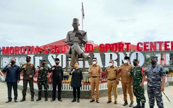 Puan Maharani Resmi Patung Kakeknya di Kabupaten Pulau Morotai